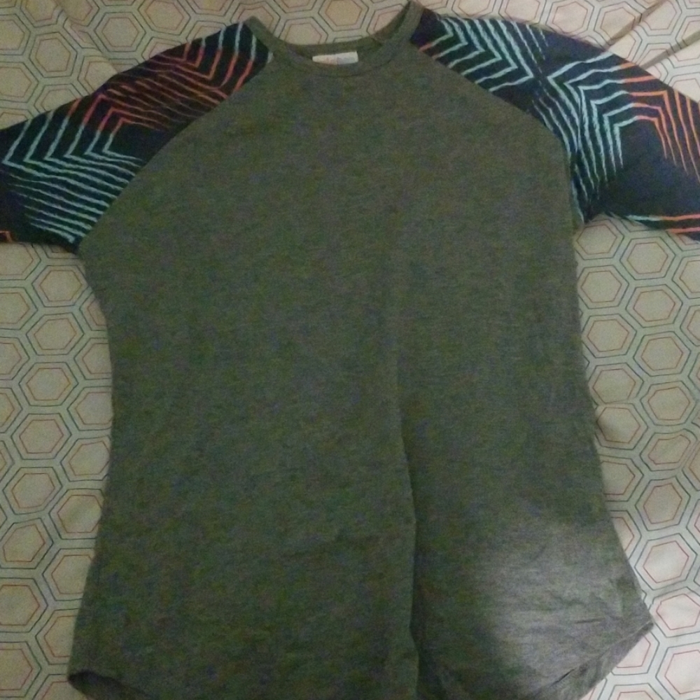 2 Grey tshirts